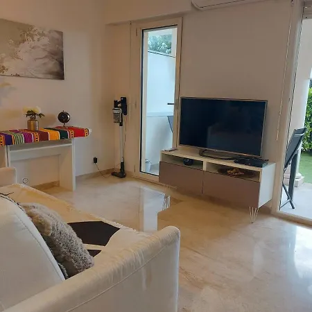 Bagatelle 3etoiles Rez De Jardin Axelle Locappart Appartement *